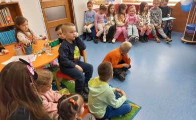 Odwiedziny dzieci z oddziału przedszkolnego działającego przy Publicznej Szkole Podstawowej w Myszyńcu