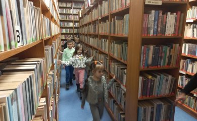 Odwiedziny dzieci z oddziału przedszkolnego działającego przy Publicznej Szkole Podstawowej w Myszyńcu