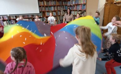2 DZIEN FERII W BIBLIOTECE - SPOTKANIE Z PANEM STANISŁAWEM KAŁUCKIM