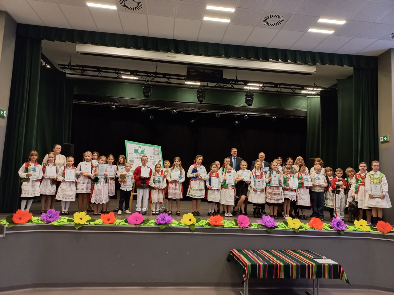 Zdjęcie grupowe z Eliminacji Gminnych XLIII Konkursu